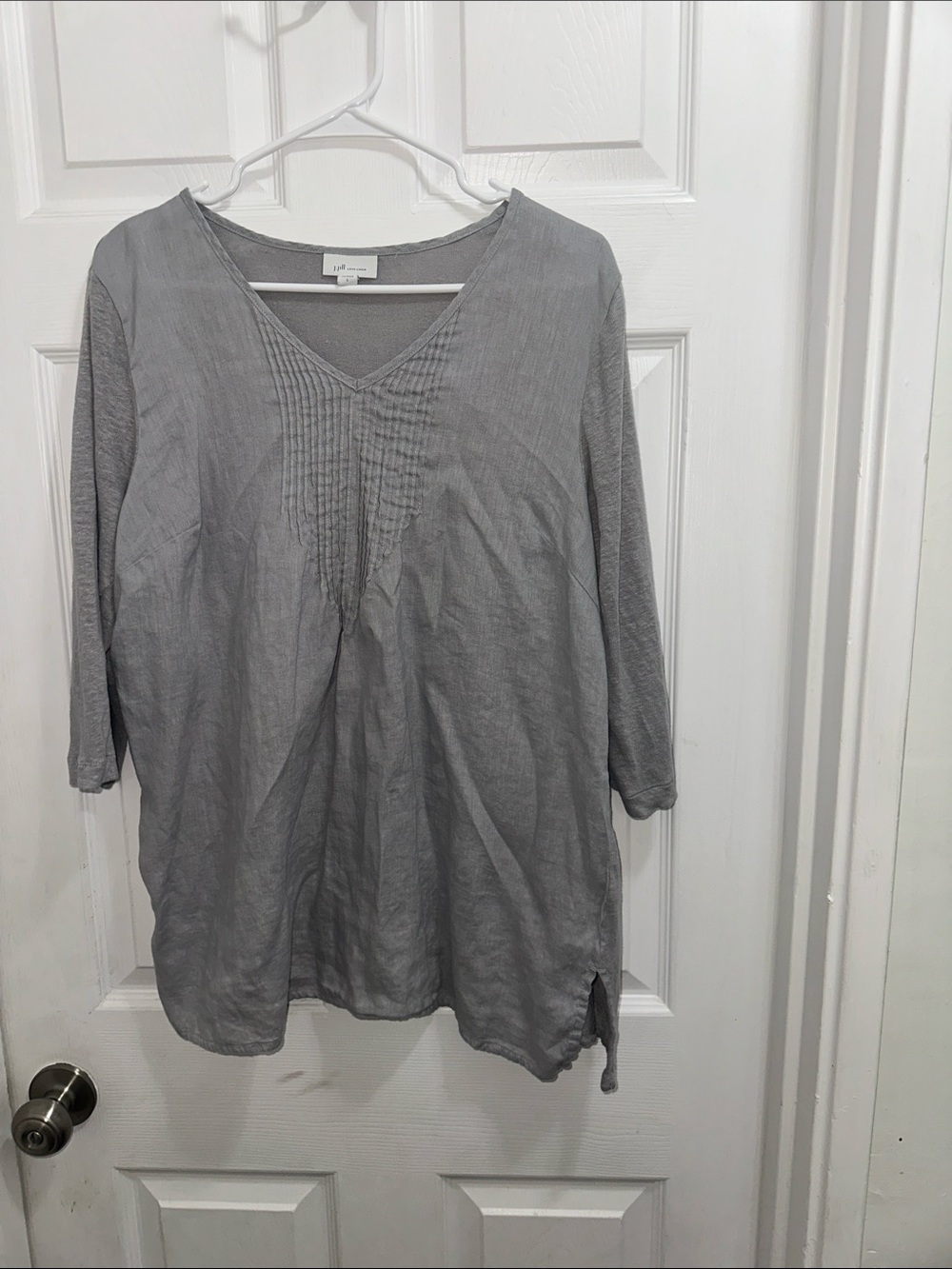 J. Jill Gray 100% Linen 
V-Neck Pintuck Tunic